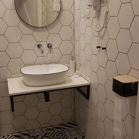 Mieszkanie W Kamienicy 4c *